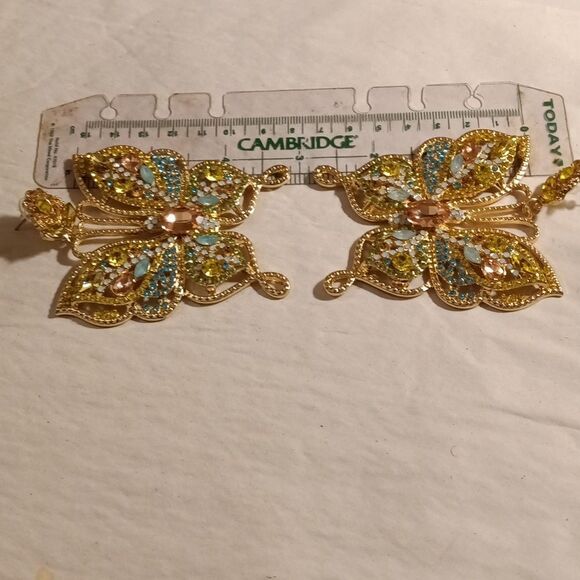 Akira Mega Statement Rhinestone And Gold Butterfly Post Earrings - Picture 5 of 8